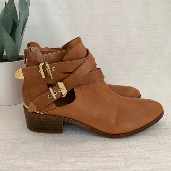 Seychelles Shoes - Seychelles Caramel Leather Gold Buckle Ankle Booties Woman’s 8.5